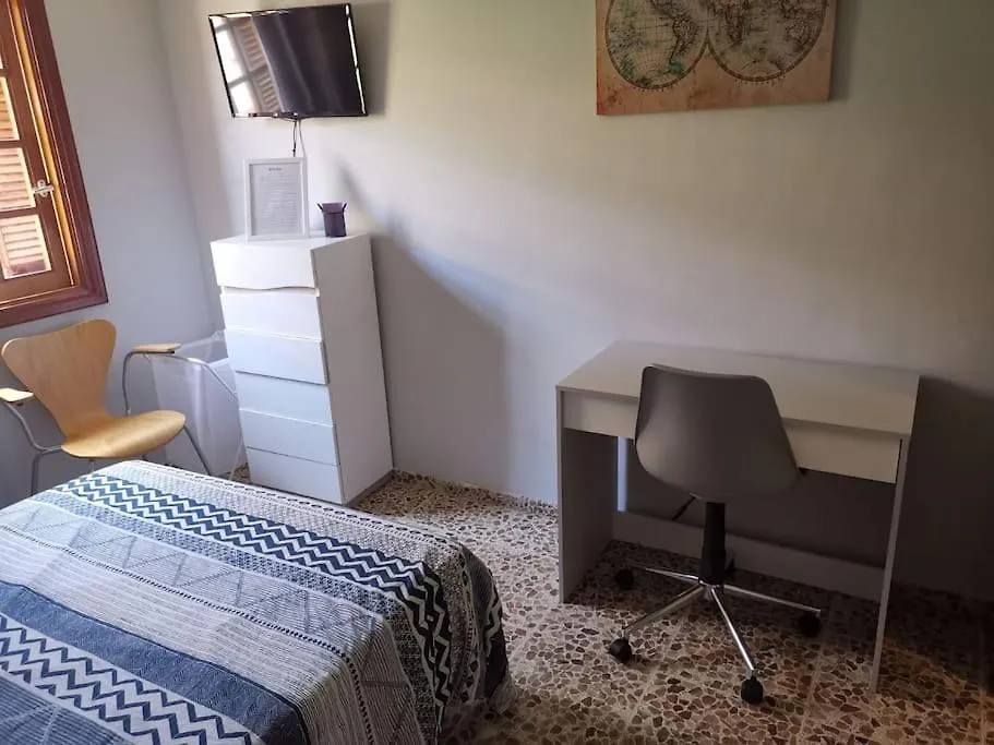 Amplia Casa 5 Habitaciones En Santa Cruz Con Zona Para Trabajar Vakantiehuis