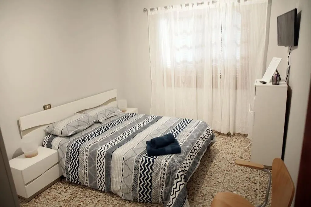 Amplia Casa 5 Habitaciones En Santa Cruz Con Zona Para Trabajar Vakantiehuis